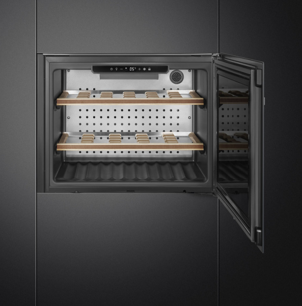 Монотемпературный винный шкаф Smeg CVI121N3